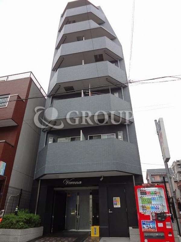 高級感のあるタイル張りの外観