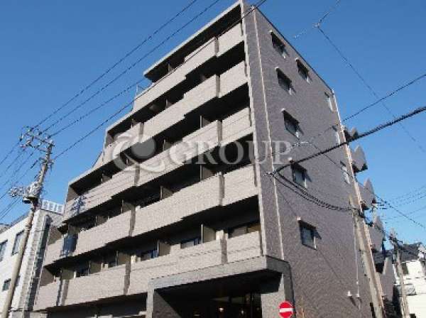 高級感のあるタイル張りの外観