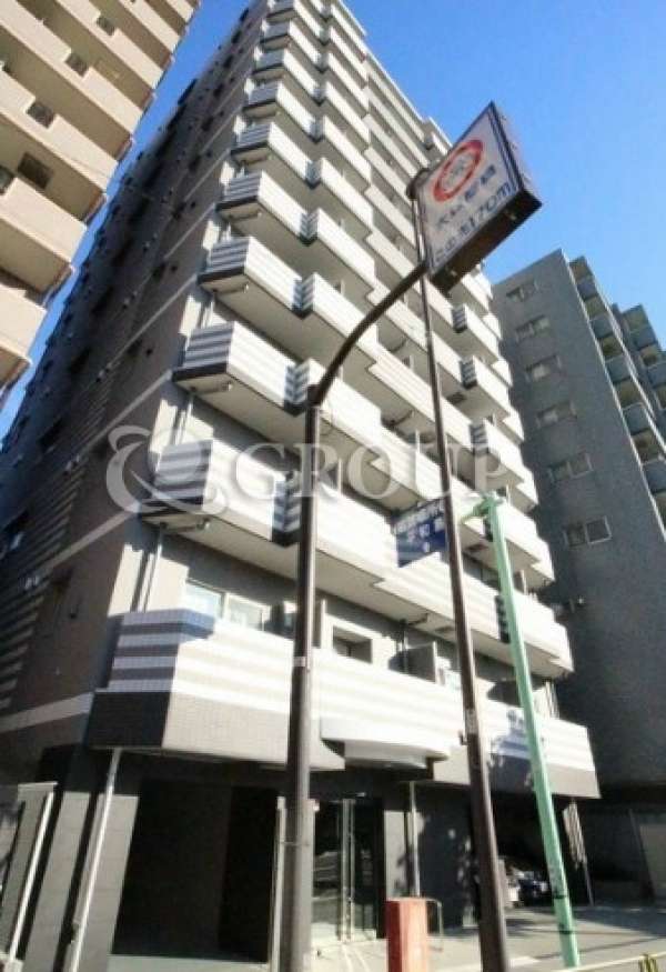 高級感のあるタイル張りの外観