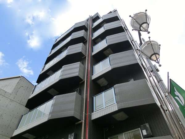 オートロック完備のマンションです。