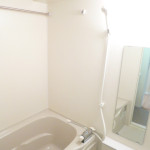 浴室乾燥機の付いたバスルーム